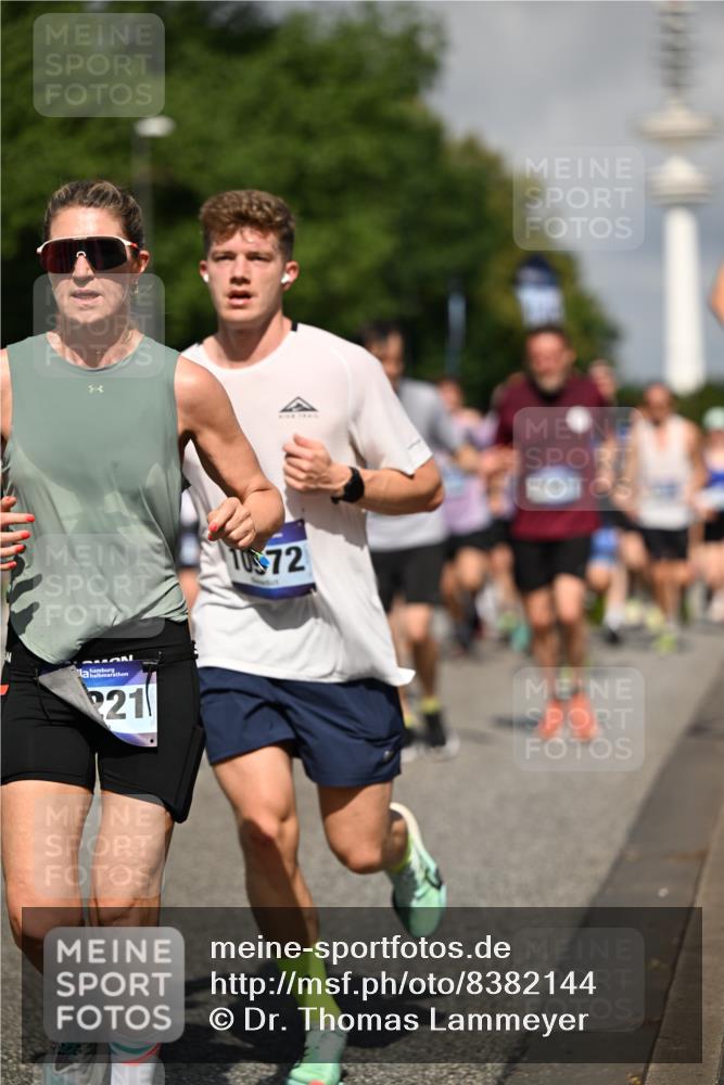 29.06.2025 - hella hamburg halbmarathon Dr. Thomas Lammeyer http://msf.ph/oto/8382144 29.06.2025 09:59:09 Kennedybrücke 1200, 1630, 1683, 1696, 1884, 2207, 2274, 2287, 2411, 2706, 2708, 3087, 3209, 3213, 3258, 3435, 3747, 3985, 4093, 4121, 4189, 4345, 4847, 4890, 5102, 5399, 5421, 5459, 5638, 5915, 6009, 6027, 6054, 6158, 6421, 6532, 6662, 6691, 6836, 6938, 7052, 7312, 7367, 7659, 8139, 8153, 8205, 8216, 8218, 8302, 8371, 8454, 8487, 8577, 8693, 8720, 8856, 8889, 8899, 8927, 8955, 9031, 9032, 9386, 9476, 9529, 9649, 9720, 9786, 9869, 9959, 10053, 10115, 10184, 10263, 10423, 11356 meine-sportfotos.de