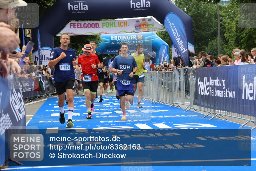 29.06.2025 - hella hamburg halbmarathon Strokosch-Dieckow http://msf.ph/oto/8382163 29.06.2025 10:46:55 Ziel 1139, 1689, 4091, 4377, 9794, 10122, 13728, 13940, 14385, 14415, 14449, 14594, 14783, 15825, 16081, 17172, 17492, 17892, 17979, 19105 meine-sportfotos.de
