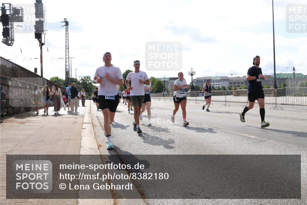 29.06.2025 - hella hamburg halbmarathon Lena Gebhardt http://msf.ph/oto/8382180 29.06.2025 10:02:47 Lombardsbrücke 15394, 3919, 15993, 1250, 1128, 1254, 1482, 1702, 1733, 2685, 2712, 2780, 2810, 2819, 3225, 3630, 3780, 3919, 3976, 4066, 4204, 4613, 4665, 4904, 5734, 6208, 6217, 6708, 6752, 6815, 6860, 6997, 7049, 7323, 7869, 7888, 8003, 8364, 8481, 8483, 8614, 8624, 8662, 8749, 9006, 9131, 9554, 9986, 10128, 10295, 10539, 10866, 11191, 11250, 11515, 11670, 11702, 11782, 11935, 11968, 12169, 12422, 12908, 14224 meine-sportfotos.de