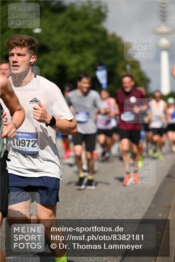 29.06.2025 - hella hamburg halbmarathon Dr. Thomas Lammeyer http://msf.ph/oto/8382181 29.06.2025 09:59:09 Kennedybrücke 1200, 1630, 1683, 1696, 1884, 2207, 2274, 2287, 2411, 2706, 2708, 3087, 3209, 3213, 3258, 3435, 3747, 3985, 4093, 4121, 4189, 4345, 4847, 4890, 5102, 5399, 5421, 5459, 5638, 5915, 6009, 6027, 6054, 6158, 6421, 6532, 6662, 6691, 6836, 6938, 7052, 7312, 7367, 7659, 8139, 8153, 8205, 8216, 8218, 8302, 8371, 8454, 8487, 8577, 8693, 8720, 8856, 8889, 8899, 8927, 8955, 9031, 9032, 9386, 9476, 9529, 9649, 9720, 9786, 9869, 9959, 10053, 10115, 10184, 10263, 10423, 11356 meine-sportfotos.de