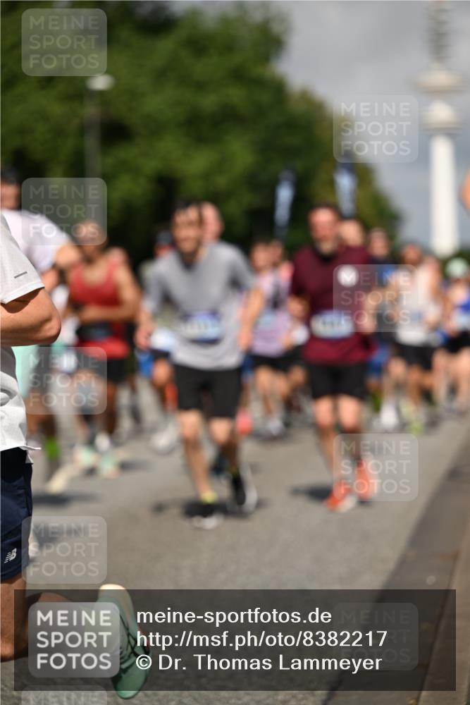 29.06.2025 - hella hamburg halbmarathon Dr. Thomas Lammeyer http://msf.ph/oto/8382217 29.06.2025 09:59:09 Kennedybrücke 1200, 1630, 1683, 1696, 1884, 2207, 2274, 2287, 2411, 2706, 2708, 3087, 3209, 3213, 3258, 3435, 3747, 3985, 4093, 4121, 4189, 4345, 4847, 4890, 5102, 5399, 5421, 5459, 5638, 5915, 6009, 6027, 6054, 6158, 6421, 6532, 6662, 6691, 6836, 6938, 7052, 7312, 7367, 7659, 8139, 8153, 8205, 8216, 8218, 8302, 8371, 8454, 8487, 8577, 8693, 8720, 8856, 8889, 8899, 8927, 8955, 9031, 9032, 9386, 9476, 9529, 9649, 9720, 9786, 9869, 9959, 10053, 10115, 10184, 10263, 10423, 11356 meine-sportfotos.de