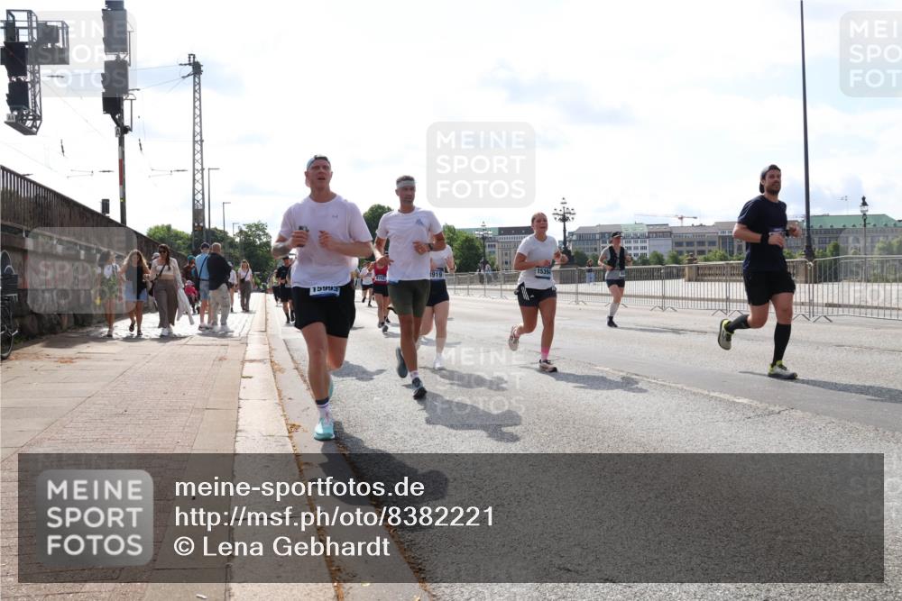29.06.2025 - hella hamburg halbmarathon Lena Gebhardt http://msf.ph/oto/8382221 29.06.2025 10:02:47 Lombardsbrücke 15993, 15394, 6752, 1128, 1254, 1482, 1702, 1733, 2685, 2712, 2780, 2810, 2819, 3225, 3630, 3780, 3919, 3976, 4066, 4204, 4613, 4665, 4904, 5734, 6208, 6217, 6708, 6752, 6815, 6860, 6997, 7049, 7323, 7869, 7888, 8003, 8364, 8481, 8483, 8614, 8624, 8662, 8749, 9006, 9131, 9554, 9986, 10128, 10295, 10539, 10866, 11191, 11250, 11515, 11670, 11702, 11782, 11935, 11968, 12169, 12422, 12908, 14224 meine-sportfotos.de