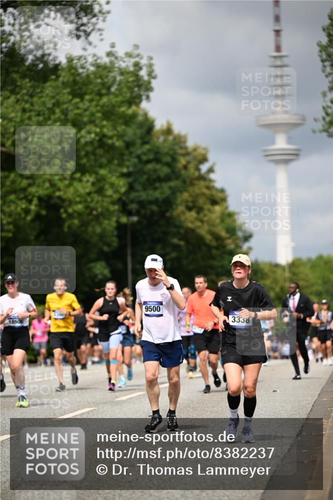 29.06.2025 - hella hamburg halbmarathon Dr. Thomas Lammeyer http://msf.ph/oto/8382237 29.06.2025 10:42:42 Kennedybrücke 1394, 1596, 1791, 1901, 2113, 2151, 3094, 3095, 3323, 3338, 3633, 3635, 3636, 3716, 3841, 3927, 4921, 5161, 5300, 5713, 5790, 6199, 6200, 6695, 6696, 6751, 6930, 7118, 7119, 7148, 7165, 7244, 7371, 7552, 7692, 7849, 7914, 8539, 8583, 8615, 9424, 9500, 9689, 9699, 10584 meine-sportfotos.de