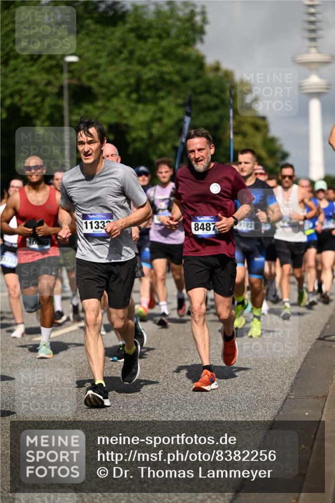 29.06.2025 - hella hamburg halbmarathon Dr. Thomas Lammeyer http://msf.ph/oto/8382256 29.06.2025 09:59:10 Kennedybrücke 1200, 1630, 1683, 1696, 1706, 1884, 2207, 2274, 2287, 2411, 2706, 2708, 3087, 3209, 3213, 3435, 3692, 3747, 3985, 4093, 4121, 4189, 4345, 4847, 4890, 5102, 5421, 5459, 5638, 5915, 6009, 6027, 6054, 6158, 6421, 6532, 6662, 6691, 6836, 6938, 7052, 7312, 7367, 7659, 8139, 8153, 8205, 8216, 8218, 8302, 8371, 8454, 8487, 8577, 8693, 8720, 8856, 8889, 8899, 8927, 8955, 9031, 9032, 9386, 9529, 9649, 9720, 9786, 9869, 9959, 10053, 10115, 10184, 10263, 10423, 11356 meine-sportfotos.de