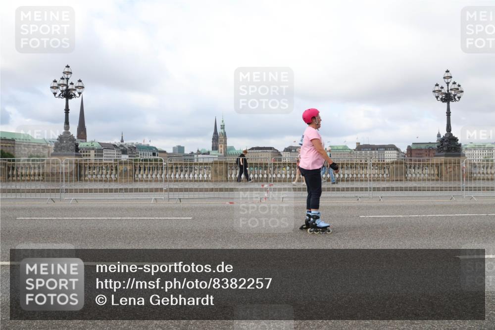 29.06.2025 - hella hamburg halbmarathon Lena Gebhardt http://msf.ph/oto/8382257 29.06.2025 09:15:11 Lombardsbrücke  meine-sportfotos.de