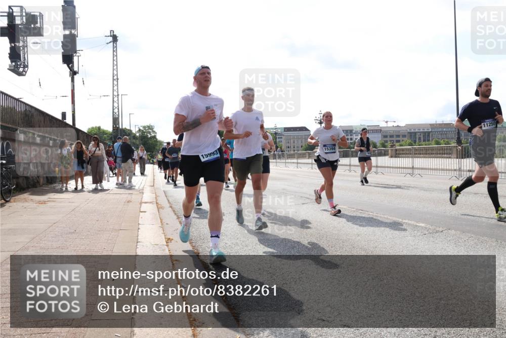 29.06.2025 - hella hamburg halbmarathon Lena Gebhardt http://msf.ph/oto/8382261 29.06.2025 10:02:47 Lombardsbrücke 15993, 15394, 11250, 1128, 1254, 1482, 1702, 1733, 2685, 2712, 2780, 2810, 2819, 3225, 3630, 3780, 3919, 3976, 4066, 4204, 4613, 4665, 4904, 5734, 6208, 6217, 6708, 6752, 6815, 6860, 6997, 7049, 7323, 7869, 7888, 8003, 8364, 8481, 8483, 8614, 8624, 8662, 8749, 9006, 9131, 9554, 9986, 10128, 10295, 10539, 10866, 11191, 11250, 11515, 11670, 11702, 11782, 11935, 11968, 12169, 12422, 12908, 14224 meine-sportfotos.de