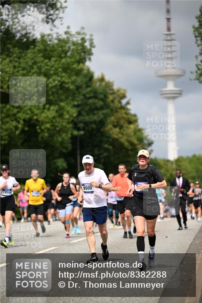 29.06.2025 - hella hamburg halbmarathon Dr. Thomas Lammeyer http://msf.ph/oto/8382288 29.06.2025 10:42:42 Kennedybrücke 1394, 1596, 1791, 1901, 2113, 2151, 3094, 3095, 3323, 3338, 3633, 3635, 3636, 3716, 3841, 3927, 4921, 5161, 5300, 5713, 5790, 6199, 6200, 6695, 6696, 6751, 6930, 7118, 7119, 7148, 7165, 7244, 7371, 7552, 7692, 7849, 7914, 8539, 8583, 8615, 9424, 9500, 9689, 9699, 10584 meine-sportfotos.de