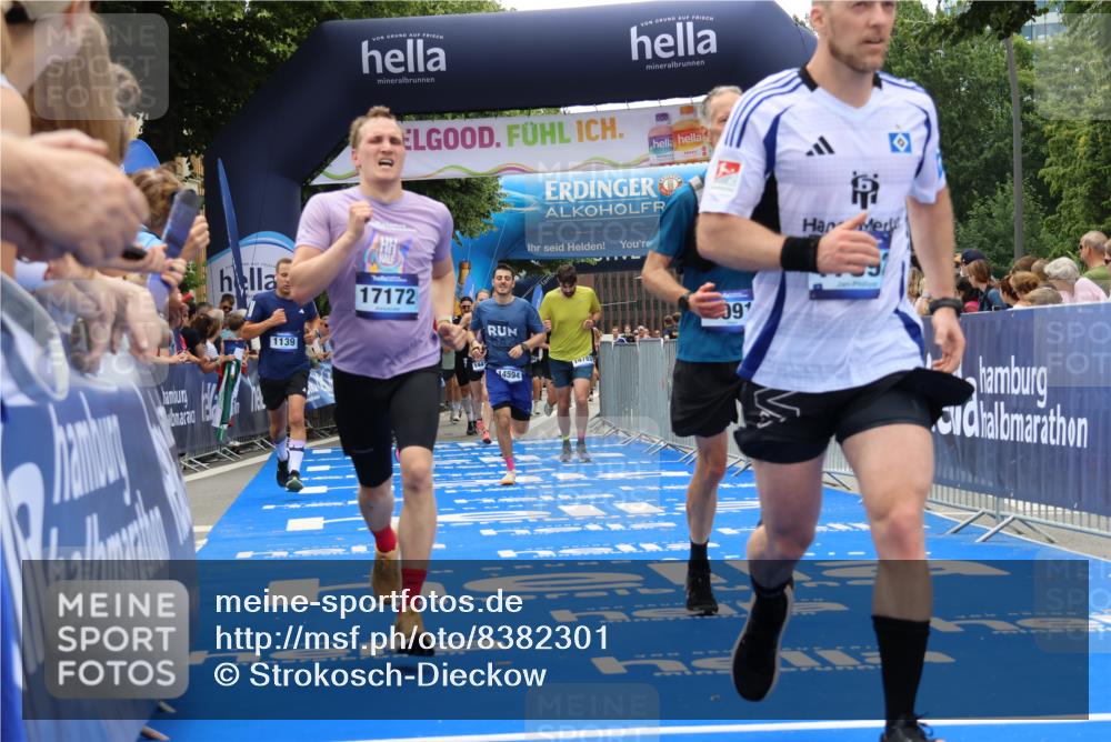 29.06.2025 - hella hamburg halbmarathon Strokosch-Dieckow http://msf.ph/oto/8382301 29.06.2025 10:46:53 Ziel 1139, 1689, 4091, 10122, 11858, 13728, 13940, 14385, 14415, 14449, 14594, 15825, 16081, 17172, 17353, 17492, 17669, 17892, 17979, 19105 meine-sportfotos.de