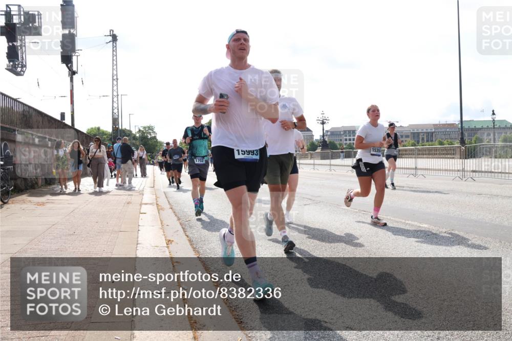 29.06.2025 - hella hamburg halbmarathon Lena Gebhardt http://msf.ph/oto/8382336 29.06.2025 10:02:48 Lombardsbrücke 1624, 1702, 15993, 1539, 1128, 1254, 1482, 1702, 1733, 2685, 2712, 2780, 2810, 2819, 3225, 3630, 3780, 3919, 3976, 4066, 4204, 4613, 4665, 4904, 5734, 6208, 6217, 6708, 6752, 6815, 6860, 6997, 7049, 7210, 7323, 7869, 7888, 8003, 8364, 8481, 8483, 8614, 8624, 8662, 8749, 9006, 9131, 9554, 9986, 10128, 10295, 10539, 10866, 11191, 11250, 11515, 11670, 11702, 11782, 11935, 11968, 12169, 12422, 12908, 13664, 14224 meine-sportfotos.de