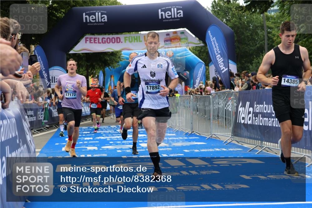 29.06.2025 - hella hamburg halbmarathon Strokosch-Dieckow http://msf.ph/oto/8382368 29.06.2025 10:46:52 Ziel 1139, 1689, 4091, 10122, 11858, 13728, 13940, 14385, 14449, 14541, 14594, 15900, 16081, 17172, 17353, 17492, 17669, 17892, 17979, 19105 meine-sportfotos.de
