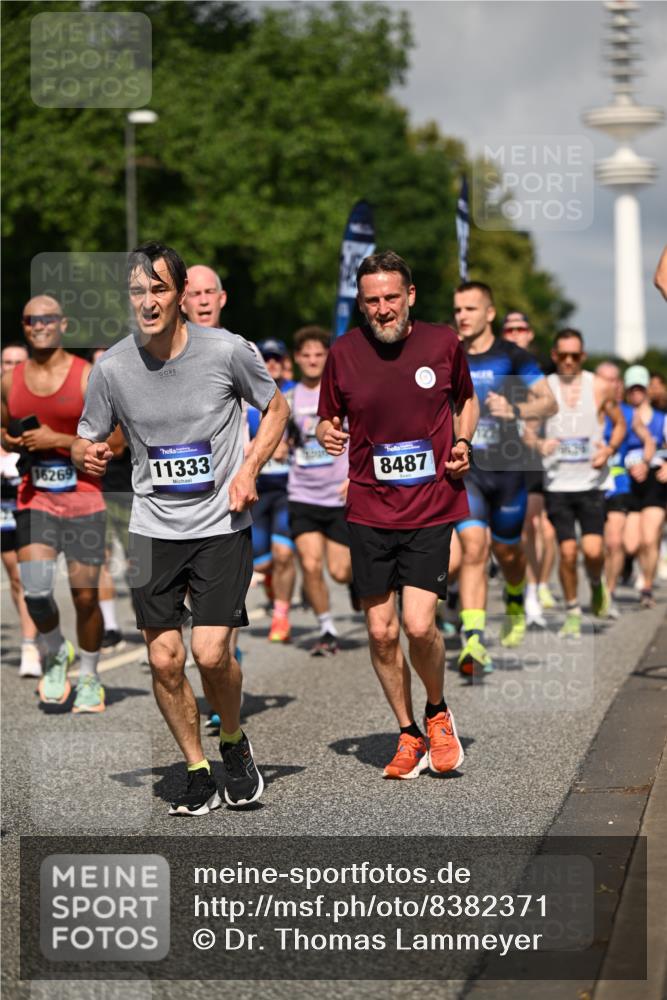 29.06.2025 - hella hamburg halbmarathon Dr. Thomas Lammeyer http://msf.ph/oto/8382371 29.06.2025 09:59:10 Kennedybrücke 1200, 1630, 1683, 1696, 1706, 1884, 2207, 2274, 2287, 2411, 2706, 2708, 3087, 3209, 3213, 3435, 3692, 3747, 3985, 4093, 4121, 4189, 4345, 4847, 4890, 5102, 5421, 5459, 5638, 5915, 6009, 6027, 6054, 6158, 6421, 6532, 6662, 6691, 6836, 6938, 7052, 7312, 7367, 7659, 8139, 8153, 8205, 8216, 8218, 8302, 8371, 8454, 8487, 8577, 8693, 8720, 8856, 8889, 8899, 8927, 8955, 9031, 9032, 9386, 9529, 9649, 9720, 9786, 9869, 9959, 10053, 10115, 10184, 10263, 10423, 11356 meine-sportfotos.de