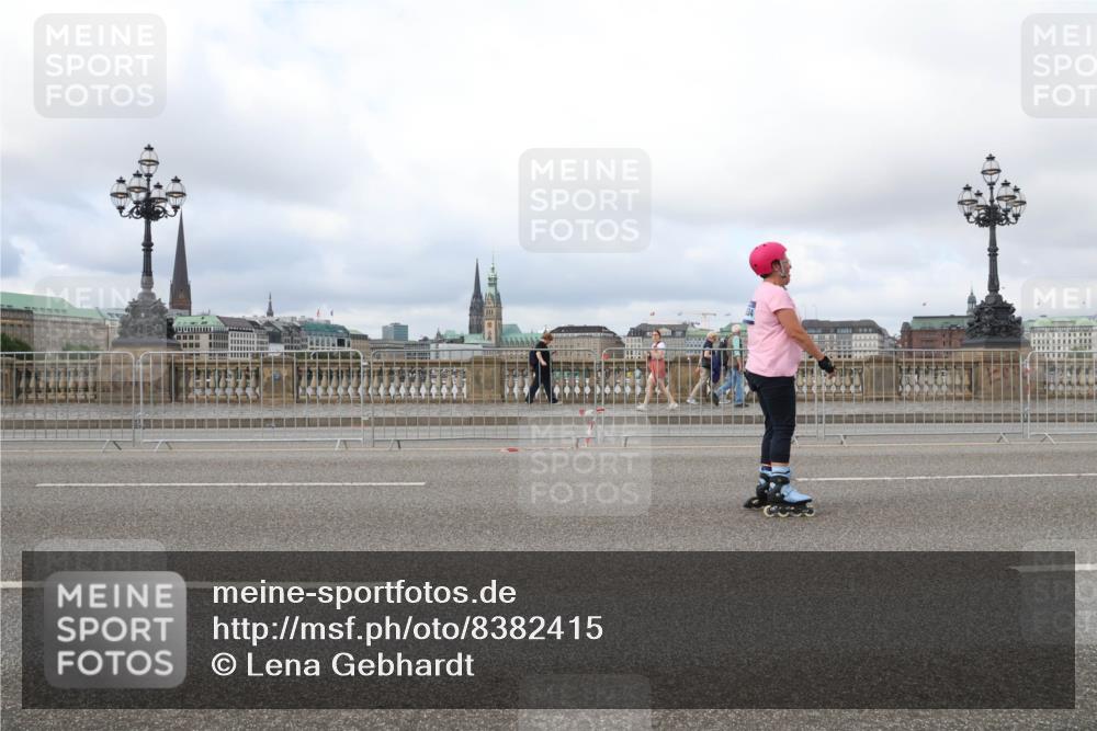 29.06.2025 - hella hamburg halbmarathon Lena Gebhardt http://msf.ph/oto/8382415 29.06.2025 09:15:11 Lombardsbrücke 11811 meine-sportfotos.de