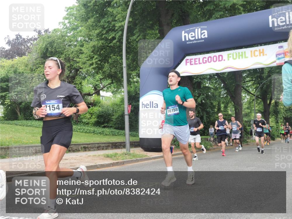 29.06.2025 - hella hamburg halbmarathon KatJ http://msf.ph/oto/8382424 29.06.2025 10:25:24 Zwischen KM18-KM19 1385, 2399, 3959, 6915, 7152, 7154 meine-sportfotos.de