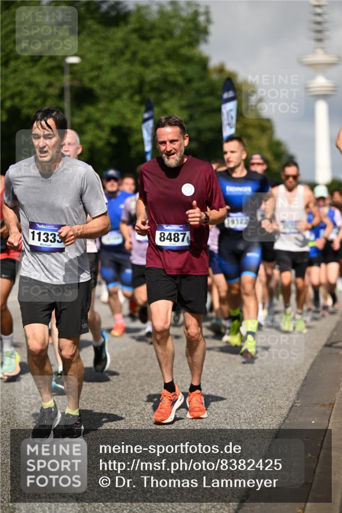 29.06.2025 - hella hamburg halbmarathon Dr. Thomas Lammeyer http://msf.ph/oto/8382425 29.06.2025 09:59:10 Kennedybrücke 1200, 1630, 1683, 1696, 1706, 1884, 2207, 2274, 2287, 2411, 2706, 2708, 3087, 3209, 3213, 3435, 3692, 3747, 3985, 4093, 4121, 4189, 4345, 4847, 4890, 5102, 5421, 5459, 5638, 5915, 6009, 6027, 6054, 6158, 6421, 6532, 6662, 6691, 6836, 6938, 7052, 7312, 7367, 7659, 8139, 8153, 8205, 8216, 8218, 8302, 8371, 8454, 8487, 8577, 8693, 8720, 8856, 8889, 8899, 8927, 8955, 9031, 9032, 9386, 9529, 9649, 9720, 9786, 9869, 9959, 10053, 10115, 10184, 10263, 10423, 11356 meine-sportfotos.de