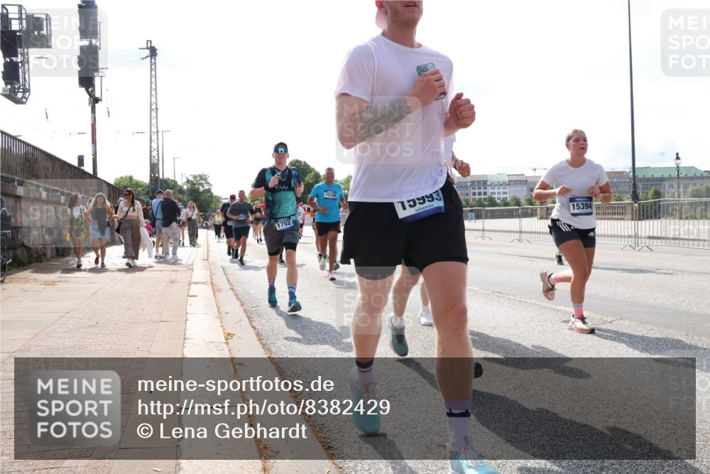 29.06.2025 - hella hamburg halbmarathon Lena Gebhardt http://msf.ph/oto/8382429 29.06.2025 10:02:48 Lombardsbrücke 1702, 10128, 19993, 88, 15394, 1128, 1254, 1482, 1702, 1733, 2685, 2712, 2780, 2810, 2819, 3225, 3630, 3780, 3919, 3976, 4066, 4204, 4613, 4665, 4904, 5734, 6208, 6217, 6708, 6752, 6815, 6860, 6997, 7049, 7210, 7323, 7869, 7888, 8003, 8364, 8481, 8483, 8614, 8624, 8662, 8749, 9006, 9131, 9554, 9986, 10128, 10295, 10539, 10866, 11191, 11250, 11515, 11670, 11702, 11782, 11935, 11968, 12169, 12422, 12908, 13664, 14224 meine-sportfotos.de