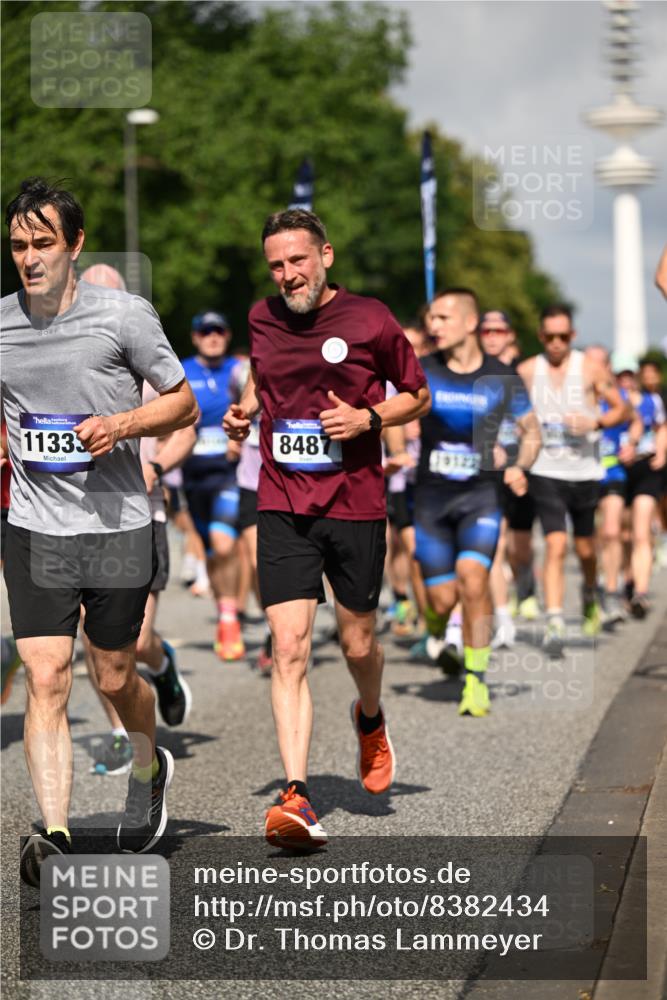 29.06.2025 - hella hamburg halbmarathon Dr. Thomas Lammeyer http://msf.ph/oto/8382434 29.06.2025 09:59:11 Kennedybrücke 1200, 1630, 1683, 1696, 1706, 1884, 2207, 2287, 2411, 2706, 2708, 3087, 3213, 3435, 3692, 3747, 3985, 4088, 4093, 4121, 4189, 4345, 4847, 4890, 5102, 5421, 5459, 5638, 5915, 6009, 6027, 6054, 6158, 6421, 6532, 6662, 6691, 6836, 6938, 7052, 7312, 7367, 7659, 8139, 8153, 8205, 8216, 8218, 8302, 8371, 8454, 8487, 8577, 8693, 8720, 8856, 8889, 8899, 8927, 8955, 9031, 9032, 9386, 9529, 9649, 9786, 9869, 9959, 10053, 10115, 10184, 10263, 10423, 11356 meine-sportfotos.de