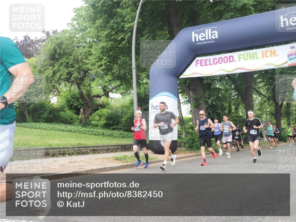 29.06.2025 - hella hamburg halbmarathon KatJ http://msf.ph/oto/8382450 29.06.2025 10:25:25 Zwischen KM18-KM19 1385, 2399, 3959, 6915, 7152, 7154 meine-sportfotos.de
