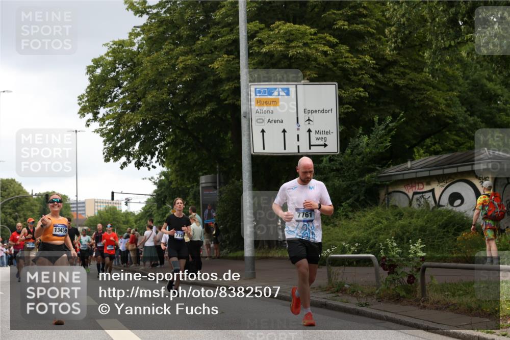 29.06.2025 - hella hamburg halbmarathon Yannick Fuchs http://msf.ph/oto/8382507 29.06.2025 10:54:59 20KM 1188, 1364, 1414, 1453, 1653, 1823, 2322, 2323, 2426, 2661, 3698, 5379, 5602, 5603, 5775, 6201, 6487, 6674, 6708, 6754, 6757, 6921, 7006, 7250, 7306, 7759, 7761, 8177, 8483, 8662, 9020, 9021, 9611, 9984, 10295, 11623, 11702, 11782, 12789, 12908, 13459, 13516, 15269, 16621, 17145, 17226, 17951, 17952, 18133, 18757, 19117, 19146, 19242 meine-sportfotos.de