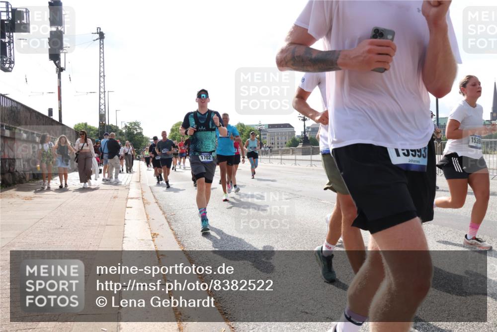 29.06.2025 - hella hamburg halbmarathon Lena Gebhardt http://msf.ph/oto/8382522 29.06.2025 10:02:48 Lombardsbrücke 8624, 1702, 1539, 1128, 1254, 1482, 1702, 1733, 2685, 2712, 2780, 2810, 2819, 3225, 3630, 3780, 3919, 3976, 4066, 4204, 4613, 4665, 4904, 5734, 6208, 6217, 6708, 6752, 6815, 6860, 6997, 7049, 7210, 7323, 7869, 7888, 8003, 8364, 8481, 8483, 8614, 8624, 8662, 8749, 9006, 9131, 9554, 9986, 10128, 10295, 10539, 10866, 11191, 11250, 11515, 11670, 11702, 11782, 11935, 11968, 12169, 12422, 12908, 13664, 14224 meine-sportfotos.de
