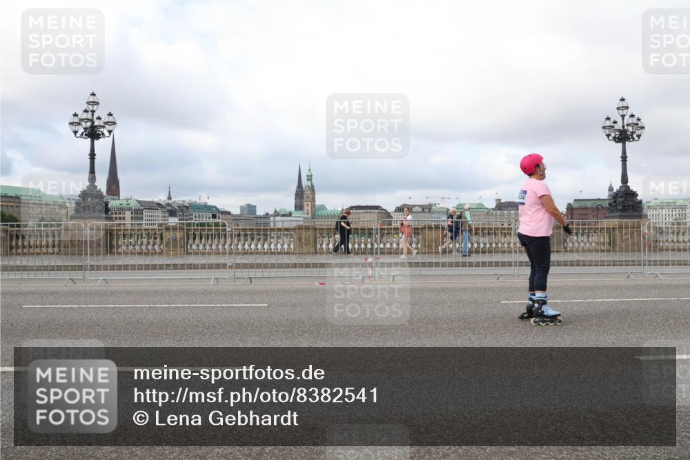 29.06.2025 - hella hamburg halbmarathon Lena Gebhardt http://msf.ph/oto/8382541 29.06.2025 09:15:11 Lombardsbrücke  meine-sportfotos.de