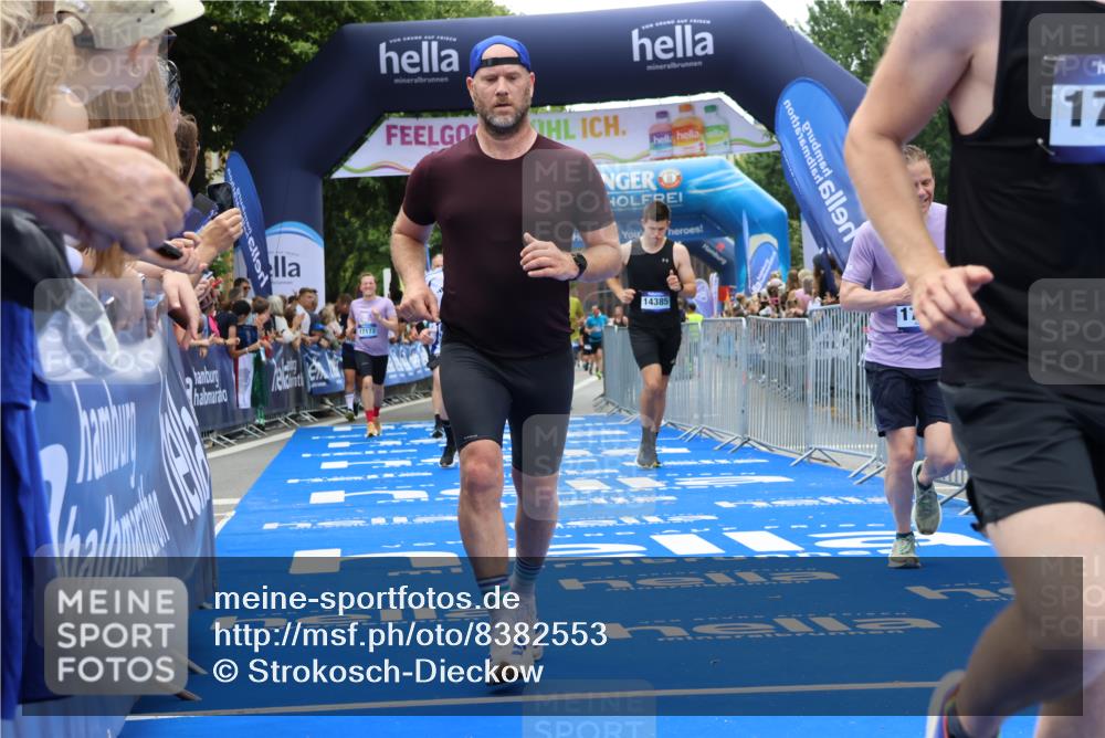29.06.2025 - hella hamburg halbmarathon Strokosch-Dieckow http://msf.ph/oto/8382553 29.06.2025 10:46:49 Ziel 1139, 3976, 4091, 6630, 11858, 13940, 14385, 14541, 15900, 17172, 17353, 17492, 17669, 17743, 17892, 19105, 19128 meine-sportfotos.de