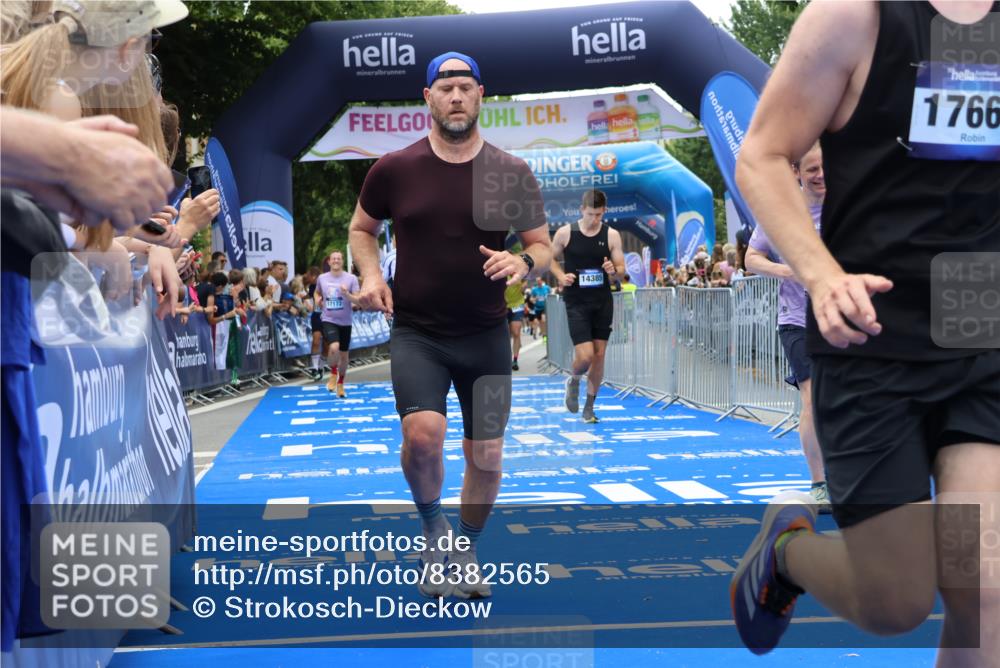 29.06.2025 - hella hamburg halbmarathon Strokosch-Dieckow http://msf.ph/oto/8382565 29.06.2025 10:46:49 Ziel 1139, 3976, 4091, 6630, 11858, 13940, 14385, 14541, 15900, 17172, 17353, 17492, 17669, 17743, 17892, 19105, 19128 meine-sportfotos.de