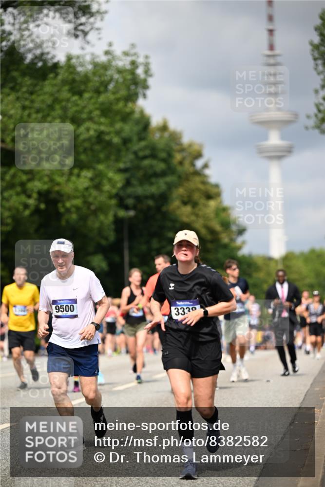29.06.2025 - hella hamburg halbmarathon Dr. Thomas Lammeyer http://msf.ph/oto/8382582 29.06.2025 10:42:44 Kennedybrücke 1394, 1596, 1791, 1901, 2113, 2151, 3094, 3095, 3242, 3323, 3338, 3633, 3635, 3636, 3716, 3841, 3927, 4921, 5085, 5089, 5161, 5300, 5713, 5790, 6199, 6200, 6695, 6696, 6751, 6930, 7117, 7118, 7119, 7148, 7165, 7244, 7371, 7552, 7692, 7849, 7914, 8583, 8615, 8635, 8747, 9424, 9500, 9689, 9699, 10584 meine-sportfotos.de