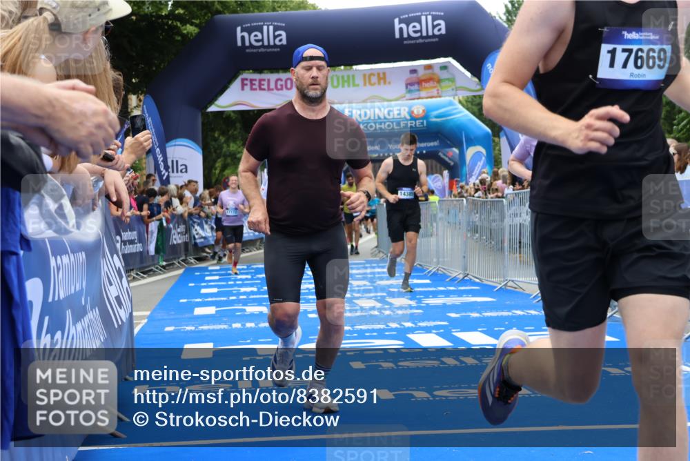 29.06.2025 - hella hamburg halbmarathon Strokosch-Dieckow http://msf.ph/oto/8382591 29.06.2025 10:46:49 Ziel 1139, 3976, 4091, 6630, 11858, 13940, 14385, 14541, 15900, 17172, 17353, 17492, 17669, 17743, 17892, 19105, 19128 meine-sportfotos.de