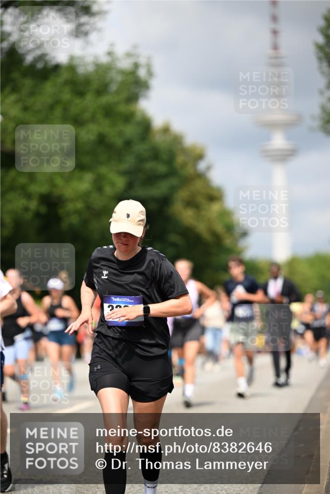 29.06.2025 - hella hamburg halbmarathon Dr. Thomas Lammeyer http://msf.ph/oto/8382646 29.06.2025 10:42:45 Kennedybrücke 1394, 1596, 1791, 1901, 2113, 2151, 3094, 3095, 3242, 3323, 3338, 3635, 3716, 3841, 3927, 4921, 5085, 5089, 5155, 5161, 5300, 5713, 5790, 6199, 6200, 6695, 6696, 6751, 6930, 7117, 7118, 7119, 7148, 7165, 7244, 7371, 7552, 7692, 7849, 7914, 8583, 8615, 8635, 8747, 9424, 9500, 9689, 9699, 10584 meine-sportfotos.de