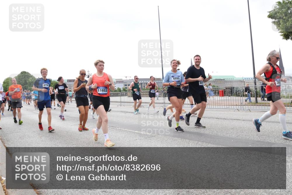 29.06.2025 - hella hamburg halbmarathon Lena Gebhardt http://msf.ph/oto/8382696 29.06.2025 10:40:22 Lombardsbrücke 4756, 12364, 11653, 6890, 609, 360, 1018, 1037, 1058, 1076, 1291, 1586, 1691, 1899, 2019, 2042, 2109, 2254, 2515, 2572, 2762, 2763, 2866, 2888, 3237, 3293, 3295, 3515, 3607, 3808, 3810, 3882, 3883, 3884, 4173, 4271, 4411, 4471, 4756, 4906, 5059, 5113, 5229, 5263, 5351, 5352, 5654, 5702, 5877, 5901, 5975, 6076, 6097, 6229, 6278, 6280, 6363, 6463, 6548, 6673, 6698, 6750, 6866, 6876, 6890, 6920, 7045, 7108, 7174, 7455, 7456, 7675, 7850, 7956, 8307, 8378, 8391 meine-sportfotos.de