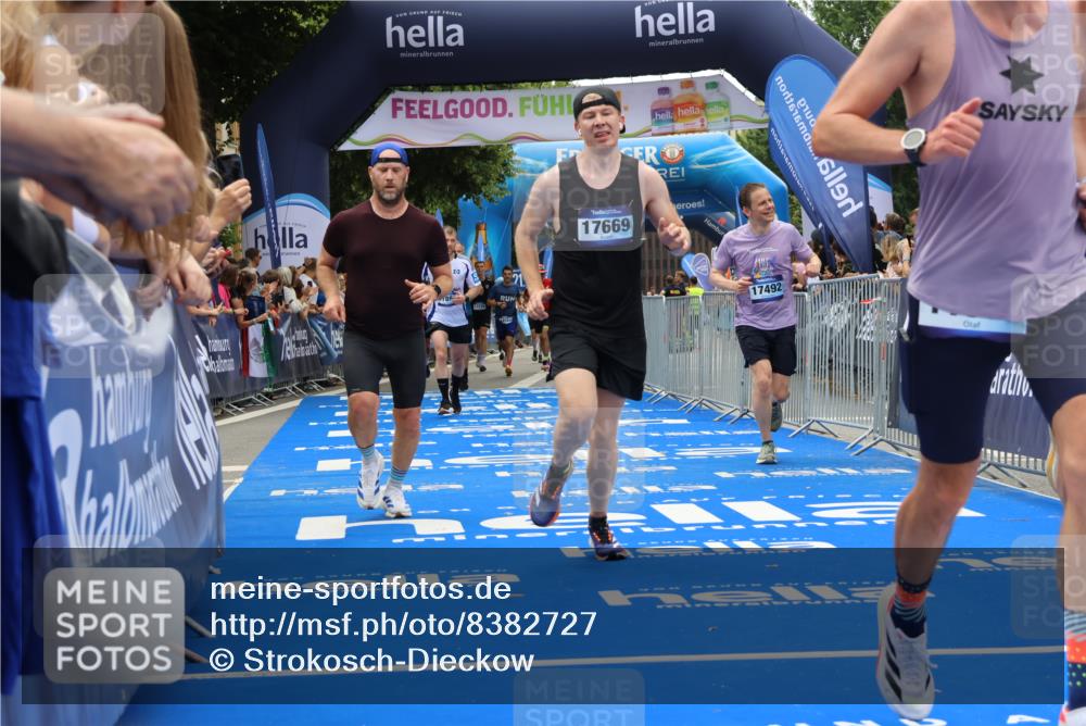 29.06.2025 - hella hamburg halbmarathon Strokosch-Dieckow http://msf.ph/oto/8382727 29.06.2025 10:46:48 Ziel 3976, 4091, 6630, 11858, 13940, 14385, 14541, 15900, 16175, 17172, 17353, 17492, 17669, 17743, 17865, 17892, 19105, 19128 meine-sportfotos.de