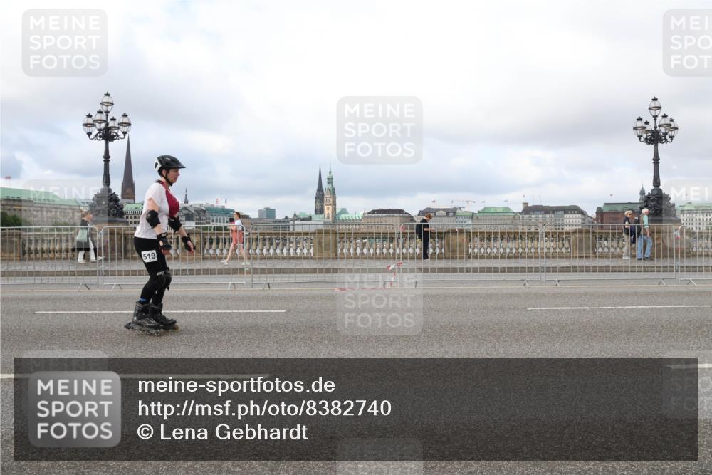 29.06.2025 - hella hamburg halbmarathon Lena Gebhardt http://msf.ph/oto/8382740 29.06.2025 09:15:16 Lombardsbrücke 519 meine-sportfotos.de
