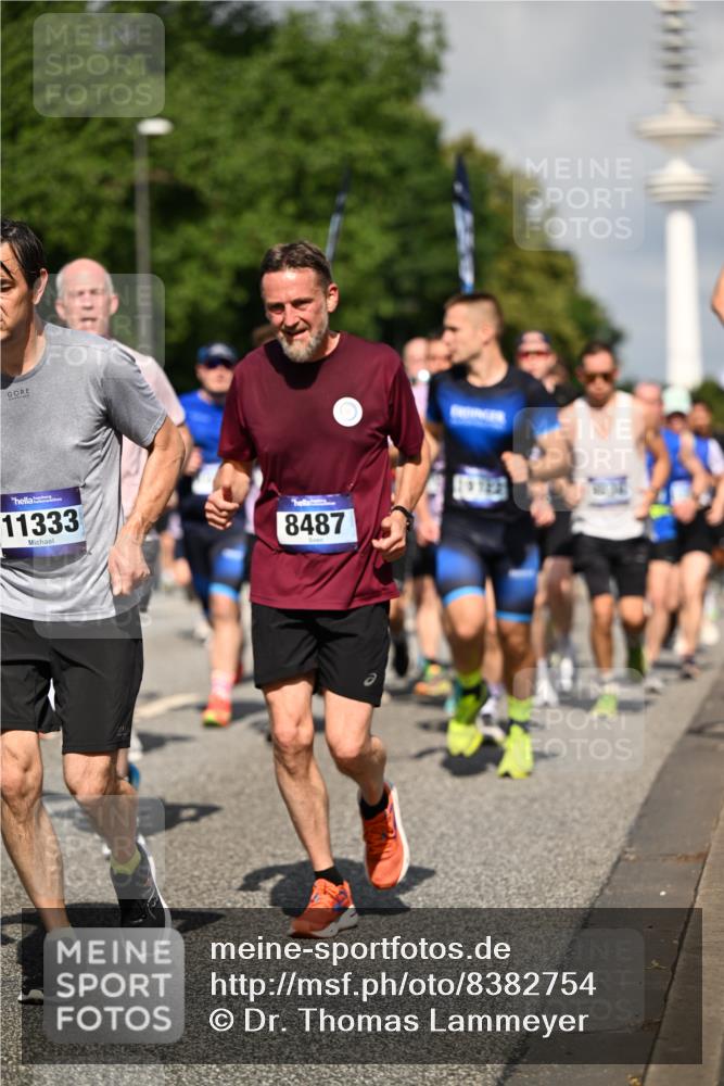 29.06.2025 - hella hamburg halbmarathon Dr. Thomas Lammeyer http://msf.ph/oto/8382754 29.06.2025 09:59:11 Kennedybrücke 1200, 1630, 1683, 1696, 1706, 1884, 2207, 2287, 2411, 2706, 2708, 3087, 3213, 3435, 3692, 3747, 3985, 4088, 4093, 4121, 4189, 4345, 4847, 4890, 5102, 5421, 5459, 5638, 5915, 6009, 6027, 6054, 6158, 6421, 6532, 6662, 6691, 6836, 6938, 7052, 7312, 7367, 7659, 8139, 8153, 8205, 8216, 8218, 8302, 8371, 8454, 8487, 8577, 8693, 8720, 8856, 8889, 8899, 8927, 8955, 9031, 9032, 9386, 9529, 9649, 9786, 9869, 9959, 10053, 10115, 10184, 10263, 10423, 11356 meine-sportfotos.de