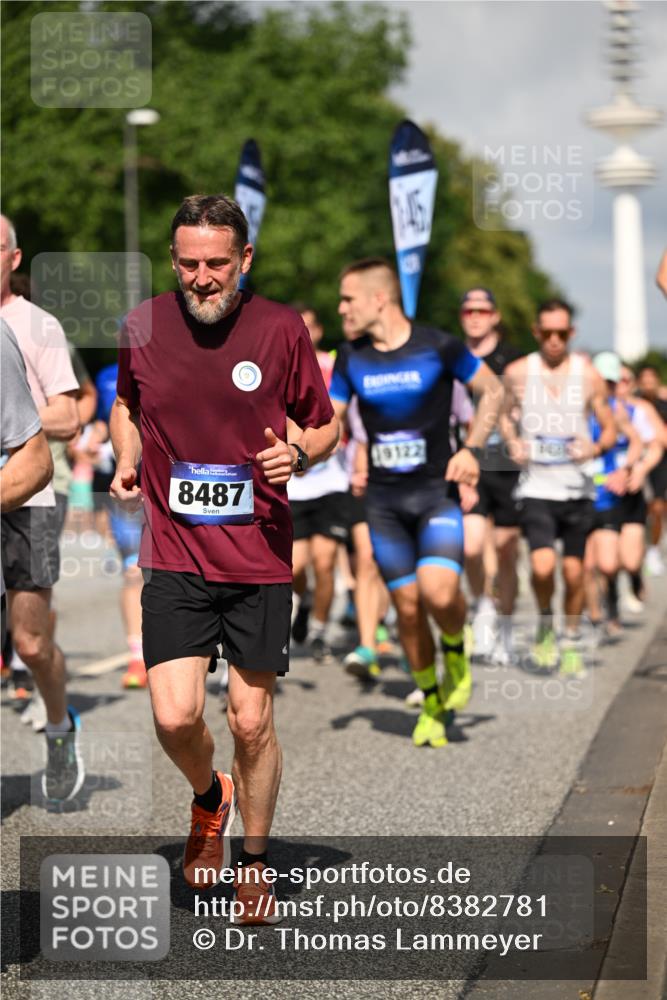 29.06.2025 - hella hamburg halbmarathon Dr. Thomas Lammeyer http://msf.ph/oto/8382781 29.06.2025 09:59:11 Kennedybrücke 1200, 1630, 1683, 1696, 1706, 1884, 2207, 2287, 2411, 2706, 2708, 3087, 3213, 3435, 3692, 3747, 3985, 4088, 4093, 4121, 4189, 4345, 4847, 4890, 5102, 5421, 5459, 5638, 5915, 6009, 6027, 6054, 6158, 6421, 6532, 6662, 6691, 6836, 6938, 7052, 7312, 7367, 7659, 8139, 8153, 8205, 8216, 8218, 8302, 8371, 8454, 8487, 8577, 8693, 8720, 8856, 8889, 8899, 8927, 8955, 9031, 9032, 9386, 9529, 9649, 9786, 9869, 9959, 10053, 10115, 10184, 10263, 10423, 11356 meine-sportfotos.de