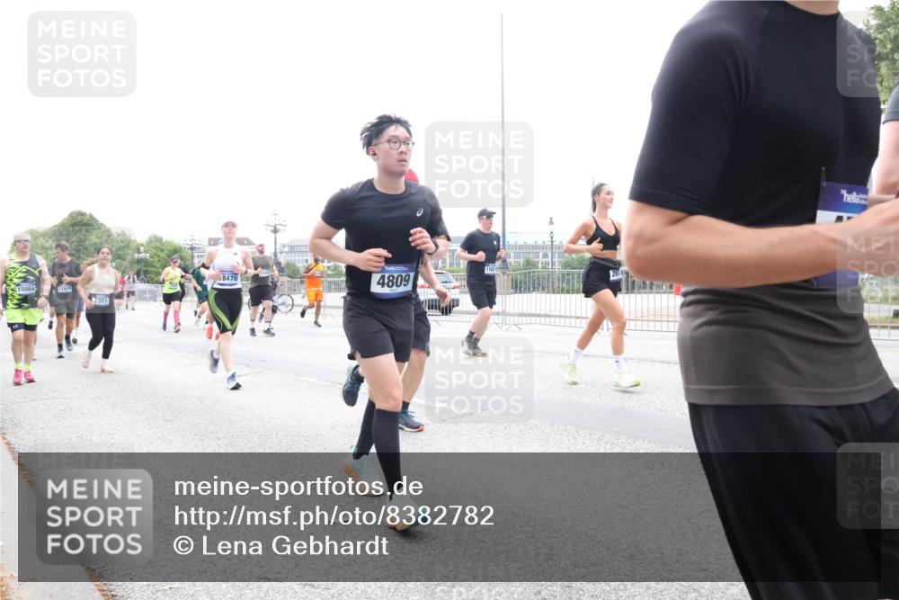 29.06.2025 - hella hamburg halbmarathon Lena Gebhardt http://msf.ph/oto/8382782 29.06.2025 10:49:36 Lombardsbrücke 15064, 7301, 18470, 4809, 260, 1040, 1041, 1525, 1625, 1805, 1888, 2067, 2212, 2395, 2466, 2527, 2541, 2668, 2713, 2862, 2927, 2997, 3070, 3183, 3232, 3383, 3943, 4403, 4525, 4527, 4589, 4769, 4809, 5076, 5106, 5118, 5463, 5552, 5694, 6191, 6694, 6979, 6989, 7301, 7305, 7339, 7366, 7650, 7679, 7931, 7936, 8065, 8549, 9162, 9245, 9261, 10033, 10038, 10130, 10333, 10403, 10479, 10704, 10782, 10785, 11031, 11558, 11631, 12124, 12388, 13764, 14545, 14692 meine-sportfotos.de