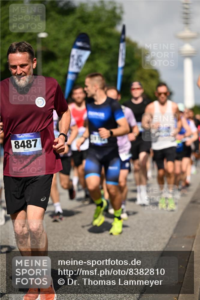 29.06.2025 - hella hamburg halbmarathon Dr. Thomas Lammeyer http://msf.ph/oto/8382810 29.06.2025 09:59:11 Kennedybrücke 1200, 1630, 1683, 1696, 1706, 1884, 2207, 2287, 2411, 2706, 2708, 3087, 3213, 3435, 3692, 3747, 3985, 4088, 4093, 4121, 4189, 4345, 4847, 4890, 5102, 5421, 5459, 5638, 5915, 6009, 6027, 6054, 6158, 6421, 6532, 6662, 6691, 6836, 6938, 7052, 7312, 7367, 7659, 8139, 8153, 8205, 8216, 8218, 8302, 8371, 8454, 8487, 8577, 8693, 8720, 8856, 8889, 8899, 8927, 8955, 9031, 9032, 9386, 9529, 9649, 9786, 9869, 9959, 10053, 10115, 10184, 10263, 10423, 11356 meine-sportfotos.de