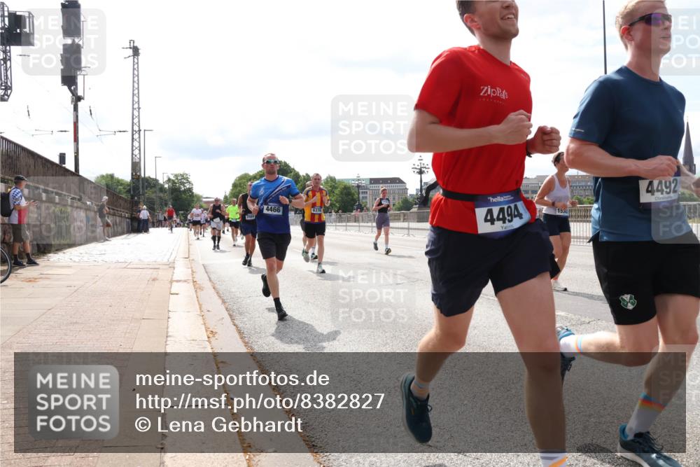 29.06.2025 - hella hamburg halbmarathon Lena Gebhardt http://msf.ph/oto/8382827 29.06.2025 10:15:38 Lombardsbrücke 4466, 6376, 4494, 4492, 1440, 1524, 2110, 2720, 2989, 3167, 3417, 3650, 4007, 4466, 4492, 4494, 5069, 5271, 5739, 5986, 6317, 6376, 6576, 7452, 7809, 7810, 7941, 7942, 8256, 8746, 8885, 9192, 9307, 9423, 9657, 9675, 9847, 9997, 10108, 10608, 10775, 10858, 11774, 11783, 12427, 12457, 12469, 12521, 13179, 13197, 13453, 13500, 13818, 13951, 14413, 14423, 14550, 14552, 15150, 15307, 15740 meine-sportfotos.de