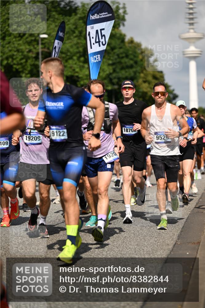 29.06.2025 - hella hamburg halbmarathon Dr. Thomas Lammeyer http://msf.ph/oto/8382844 29.06.2025 09:59:12 Kennedybrücke 1200, 1630, 1683, 1696, 1706, 1884, 2207, 2287, 2411, 2706, 2708, 3087, 3213, 3435, 3692, 3747, 3985, 4088, 4093, 4121, 4189, 4324, 4345, 4847, 4890, 5102, 5421, 5459, 5638, 5915, 6009, 6027, 6054, 6158, 6421, 6532, 6662, 6691, 6836, 6938, 7052, 7312, 7367, 7659, 8139, 8153, 8205, 8216, 8218, 8234, 8302, 8371, 8454, 8487, 8577, 8693, 8720, 8856, 8889, 8899, 8927, 8955, 9031, 9032, 9386, 9529, 9649, 9786, 9869, 9959, 10053, 10115, 10184, 10263, 10423, 11356 meine-sportfotos.de