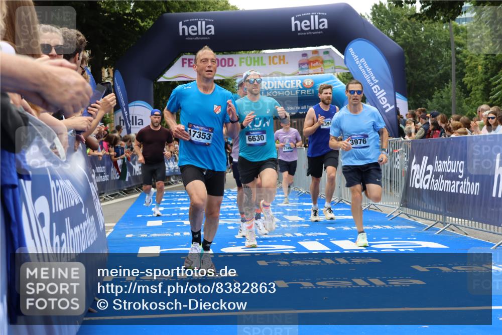 29.06.2025 - hella hamburg halbmarathon Strokosch-Dieckow http://msf.ph/oto/8382863 29.06.2025 10:46:46 Ziel 1942, 3976, 4091, 6630, 11858, 13940, 14541, 15900, 16175, 17172, 17353, 17492, 17669, 17743, 17865, 17892, 19105, 19128 meine-sportfotos.de