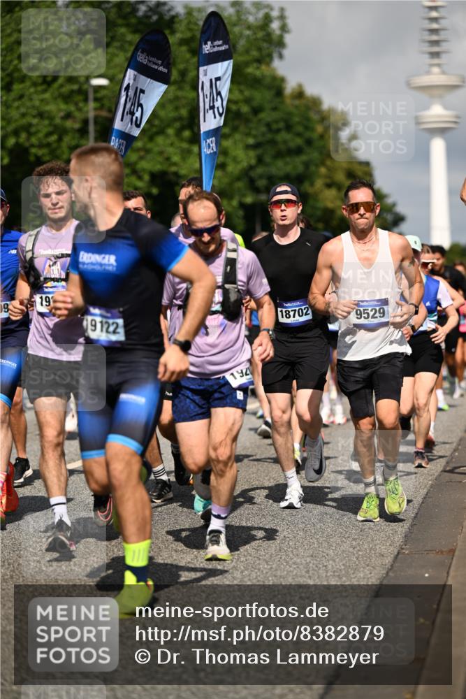 29.06.2025 - hella hamburg halbmarathon Dr. Thomas Lammeyer http://msf.ph/oto/8382879 29.06.2025 09:59:12 Kennedybrücke 1200, 1630, 1683, 1696, 1706, 1884, 2207, 2287, 2411, 2706, 2708, 3087, 3213, 3435, 3692, 3747, 3985, 4088, 4093, 4121, 4189, 4324, 4345, 4847, 4890, 5102, 5421, 5459, 5638, 5915, 6009, 6027, 6054, 6158, 6421, 6532, 6662, 6691, 6836, 6938, 7052, 7312, 7367, 7659, 8139, 8153, 8205, 8216, 8218, 8234, 8302, 8371, 8454, 8487, 8577, 8693, 8720, 8856, 8889, 8899, 8927, 8955, 9031, 9032, 9386, 9529, 9649, 9786, 9869, 9959, 10053, 10115, 10184, 10263, 10423, 11356 meine-sportfotos.de