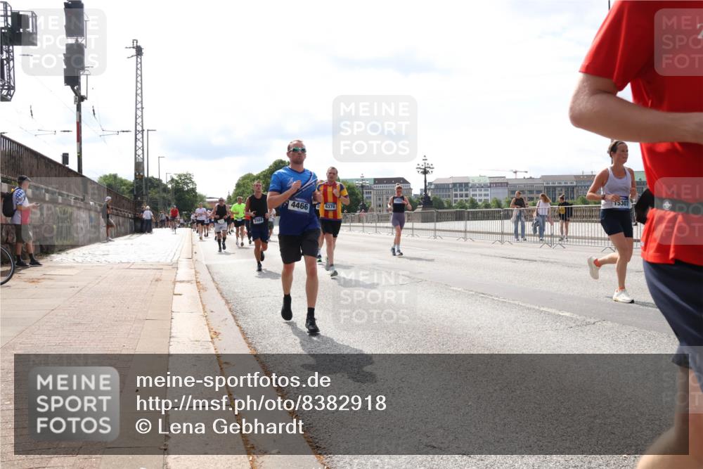 29.06.2025 - hella hamburg halbmarathon Lena Gebhardt http://msf.ph/oto/8382918 29.06.2025 10:15:39 Lombardsbrücke 4466, 6376, 15307, 1440, 1524, 2110, 2720, 2989, 3167, 3417, 3650, 4007, 4466, 4492, 4494, 5069, 5271, 5739, 5986, 6317, 6376, 6576, 7452, 7809, 7810, 7941, 7942, 8256, 8746, 8885, 9192, 9307, 9423, 9657, 9675, 9847, 9997, 10108, 10608, 10775, 10858, 11303, 11478, 11774, 11783, 12427, 12457, 12469, 12521, 13179, 13197, 13453, 13500, 13818, 13951, 14413, 14423, 14550, 14552, 15150, 15307, 15740 meine-sportfotos.de