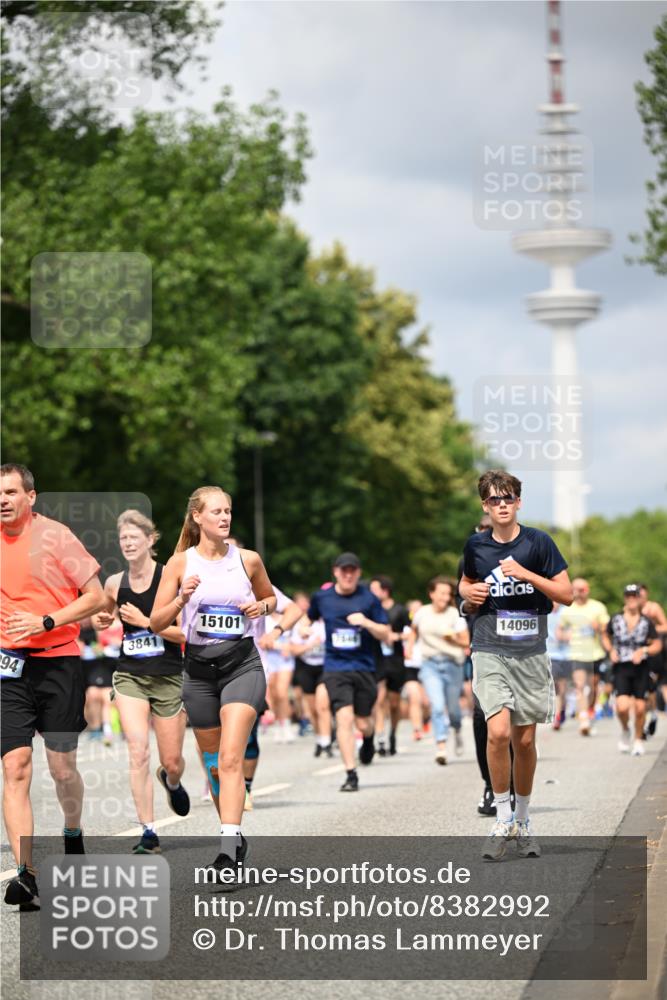 29.06.2025 - hella hamburg halbmarathon Dr. Thomas Lammeyer http://msf.ph/oto/8382992 29.06.2025 10:42:47 Kennedybrücke 1394, 1457, 1596, 1721, 1791, 1901, 2113, 2151, 2786, 3094, 3095, 3242, 3323, 3338, 3635, 3716, 3841, 3927, 4139, 4259, 4260, 5085, 5089, 5155, 5161, 5300, 5713, 5790, 6199, 6200, 6695, 6696, 6751, 6930, 7117, 7118, 7119, 7148, 7165, 7244, 7371, 7552, 7692, 7849, 7914, 8583, 8615, 8635, 8747, 9004, 9424, 9500, 9689, 9699, 10584 meine-sportfotos.de