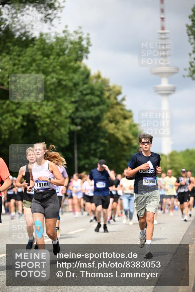29.06.2025 - hella hamburg halbmarathon Dr. Thomas Lammeyer http://msf.ph/oto/8383053 29.06.2025 10:42:48 Kennedybrücke 1394, 1457, 1596, 1721, 1791, 1901, 2113, 2151, 2693, 2786, 3094, 3095, 3242, 3323, 3338, 3716, 3841, 3927, 4139, 4259, 4260, 5085, 5089, 5155, 5161, 5300, 5713, 6199, 6200, 6695, 6696, 6751, 6930, 7117, 7118, 7119, 7165, 7244, 7371, 7552, 7561, 7692, 7849, 7914, 8583, 8615, 8635, 8747, 9004, 9424, 9500, 9689, 9699, 10584 meine-sportfotos.de