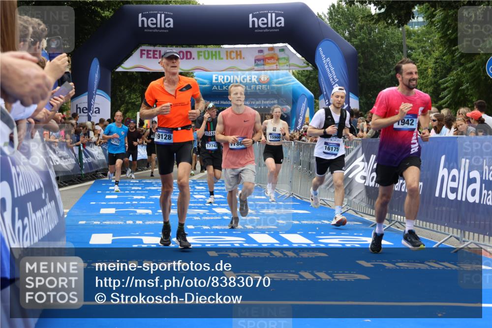 29.06.2025 - hella hamburg halbmarathon Strokosch-Dieckow http://msf.ph/oto/8383070 29.06.2025 10:46:41 Ziel 1920, 1942, 3976, 6630, 9051, 11858, 13525, 13554, 13940, 14541, 15026, 15133, 15714, 15900, 16175, 17353, 17669, 17743, 17865, 18297, 19128 meine-sportfotos.de