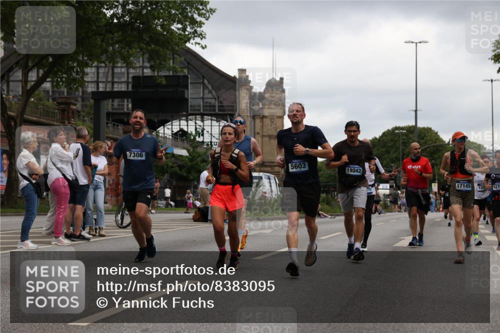 29.06.2025 - hella hamburg halbmarathon Yannick Fuchs http://msf.ph/oto/8383095 29.06.2025 10:55:04 20KM 1188, 1453, 1823, 2426, 2661, 3698, 5379, 5602, 5603, 5613, 5775, 6201, 6674, 6708, 6757, 6921, 7006, 7250, 7306, 7759, 7761, 8177, 8483, 8662, 9020, 9021, 9071, 9611, 9984, 10295, 11702, 12377, 12789, 12908, 13459, 13516, 13558, 15269, 16621, 17145, 17181, 17226, 17951, 18133, 18757, 19117, 19146, 19242 meine-sportfotos.de