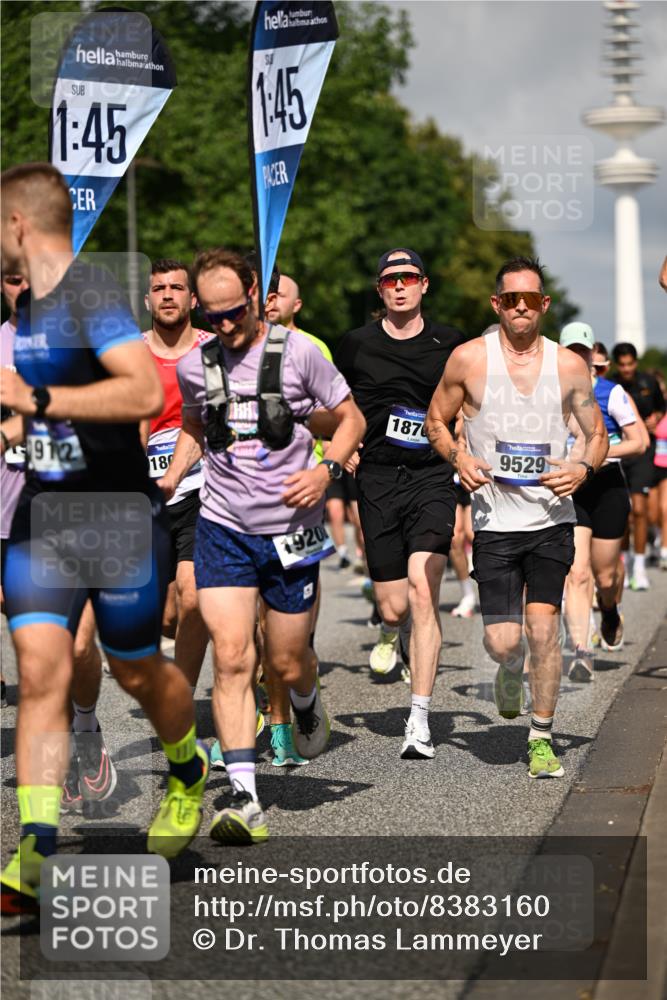 29.06.2025 - hella hamburg halbmarathon Dr. Thomas Lammeyer http://msf.ph/oto/8383160 29.06.2025 09:59:12 Kennedybrücke 1200, 1630, 1683, 1696, 1706, 1884, 2207, 2287, 2411, 2706, 2708, 3087, 3213, 3435, 3692, 3747, 3985, 4088, 4093, 4121, 4189, 4324, 4345, 4847, 4890, 5102, 5421, 5459, 5638, 5915, 6009, 6027, 6054, 6158, 6421, 6532, 6662, 6691, 6836, 6938, 7052, 7312, 7367, 7659, 8139, 8153, 8205, 8216, 8218, 8234, 8302, 8371, 8454, 8487, 8577, 8693, 8720, 8856, 8889, 8899, 8927, 8955, 9031, 9032, 9386, 9529, 9649, 9786, 9869, 9959, 10053, 10115, 10184, 10263, 10423, 11356 meine-sportfotos.de