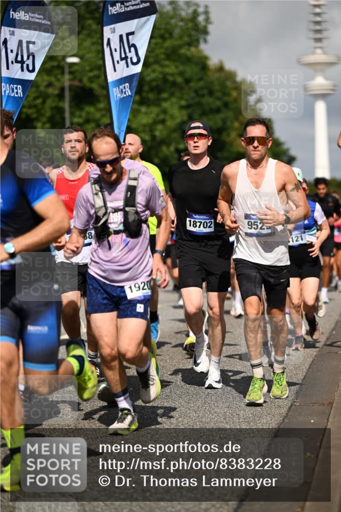 29.06.2025 - hella hamburg halbmarathon Dr. Thomas Lammeyer http://msf.ph/oto/8383228 29.06.2025 09:59:13 Kennedybrücke 1200, 1630, 1683, 1696, 1706, 1884, 2207, 2287, 2411, 2706, 2708, 3087, 3213, 3435, 3692, 3747, 3985, 4088, 4093, 4121, 4189, 4324, 4345, 4847, 4890, 5102, 5421, 5459, 5638, 5915, 6009, 6027, 6054, 6158, 6421, 6532, 6662, 6691, 6836, 6938, 7052, 7312, 7367, 7659, 8139, 8153, 8205, 8216, 8218, 8234, 8302, 8371, 8454, 8487, 8577, 8693, 8720, 8856, 8889, 8899, 8927, 8955, 8977, 9032, 9386, 9529, 9649, 9786, 9869, 9959, 10053, 10115, 10184, 10263, 10423, 11356 meine-sportfotos.de