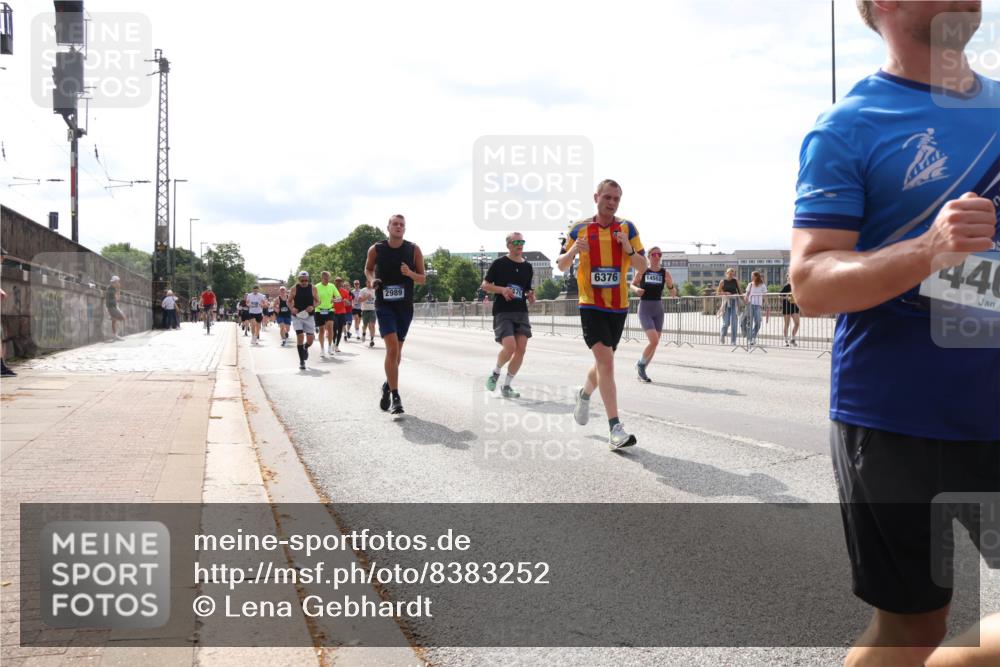 29.06.2025 - hella hamburg halbmarathon Lena Gebhardt http://msf.ph/oto/8383252 29.06.2025 10:15:40 Lombardsbrücke 6376, 2989, 14552, 440, 1440, 1524, 2110, 2720, 2989, 3167, 3417, 3650, 4007, 4466, 4492, 4494, 5069, 5271, 5739, 5986, 6376, 6576, 7452, 7809, 7810, 7941, 7942, 8256, 8746, 8885, 9192, 9307, 9423, 9657, 9675, 9847, 9997, 10108, 10608, 10775, 10858, 11113, 11303, 11478, 11774, 11783, 12427, 12457, 12469, 12521, 13179, 13197, 13453, 13500, 13818, 13951, 14413, 14423, 14550, 14552, 15150, 15307, 15740 meine-sportfotos.de
