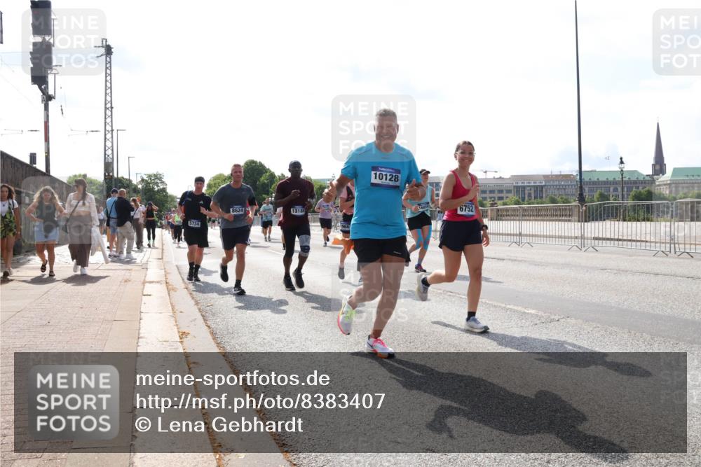 29.06.2025 - hella hamburg halbmarathon Lena Gebhardt http://msf.ph/oto/8383407 29.06.2025 10:02:50 Lombardsbrücke 5734, 8624, 13184, 10128, 16654, 6752, 1128, 1254, 1414, 1482, 1702, 1733, 2685, 2712, 2780, 2782, 2810, 2819, 3225, 3630, 3780, 3919, 3976, 4066, 4204, 4613, 4665, 4904, 5734, 6208, 6217, 6708, 6752, 6815, 6860, 6997, 7049, 7210, 7211, 7323, 7869, 7888, 8003, 8364, 8481, 8483, 8614, 8624, 8662, 8749, 9006, 9131, 9554, 9986, 10128, 10295, 10539, 11191, 11250, 11515, 11670, 11702, 11782, 11935, 11968, 12169, 12422, 12908, 13664, 14224 meine-sportfotos.de
