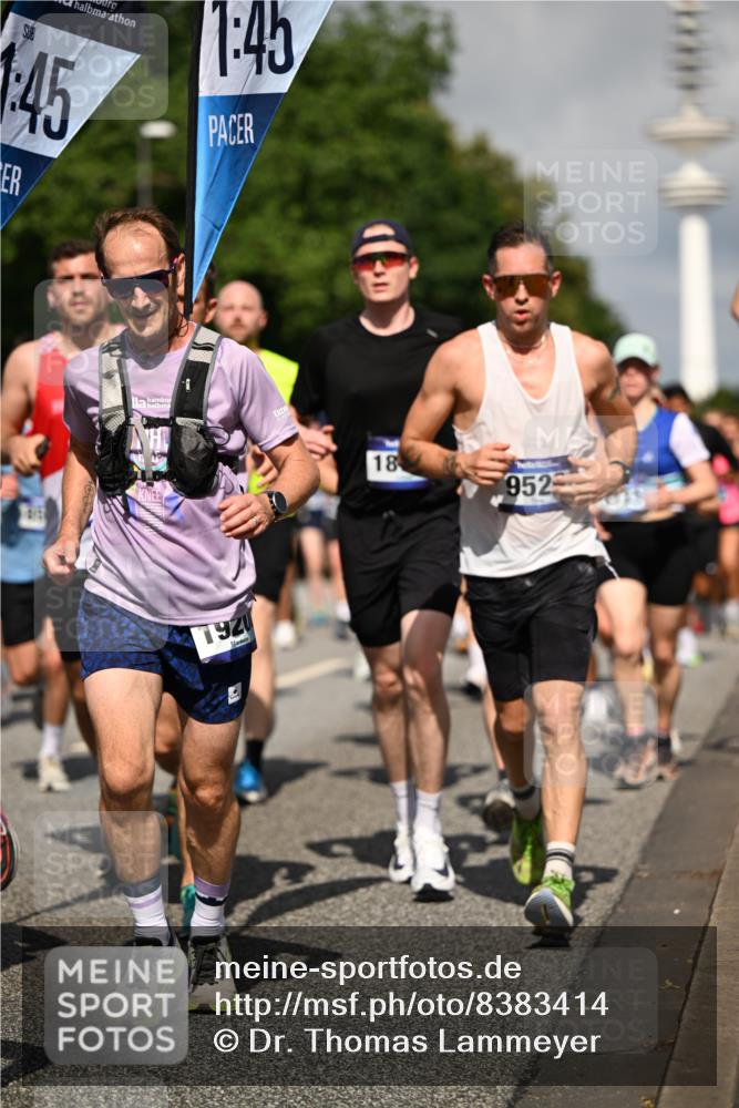 29.06.2025 - hella hamburg halbmarathon Dr. Thomas Lammeyer http://msf.ph/oto/8383414 29.06.2025 09:59:13 Kennedybrücke 1200, 1630, 1683, 1696, 1706, 1884, 2207, 2287, 2411, 2706, 2708, 3087, 3213, 3435, 3692, 3747, 3985, 4088, 4093, 4121, 4189, 4324, 4345, 4847, 4890, 5102, 5421, 5459, 5638, 5915, 6009, 6027, 6054, 6158, 6421, 6532, 6662, 6691, 6836, 6938, 7052, 7312, 7367, 7659, 8139, 8153, 8205, 8216, 8218, 8234, 8302, 8371, 8454, 8487, 8577, 8693, 8720, 8856, 8889, 8899, 8927, 8955, 8977, 9032, 9386, 9529, 9649, 9786, 9869, 9959, 10053, 10115, 10184, 10263, 10423, 11356 meine-sportfotos.de